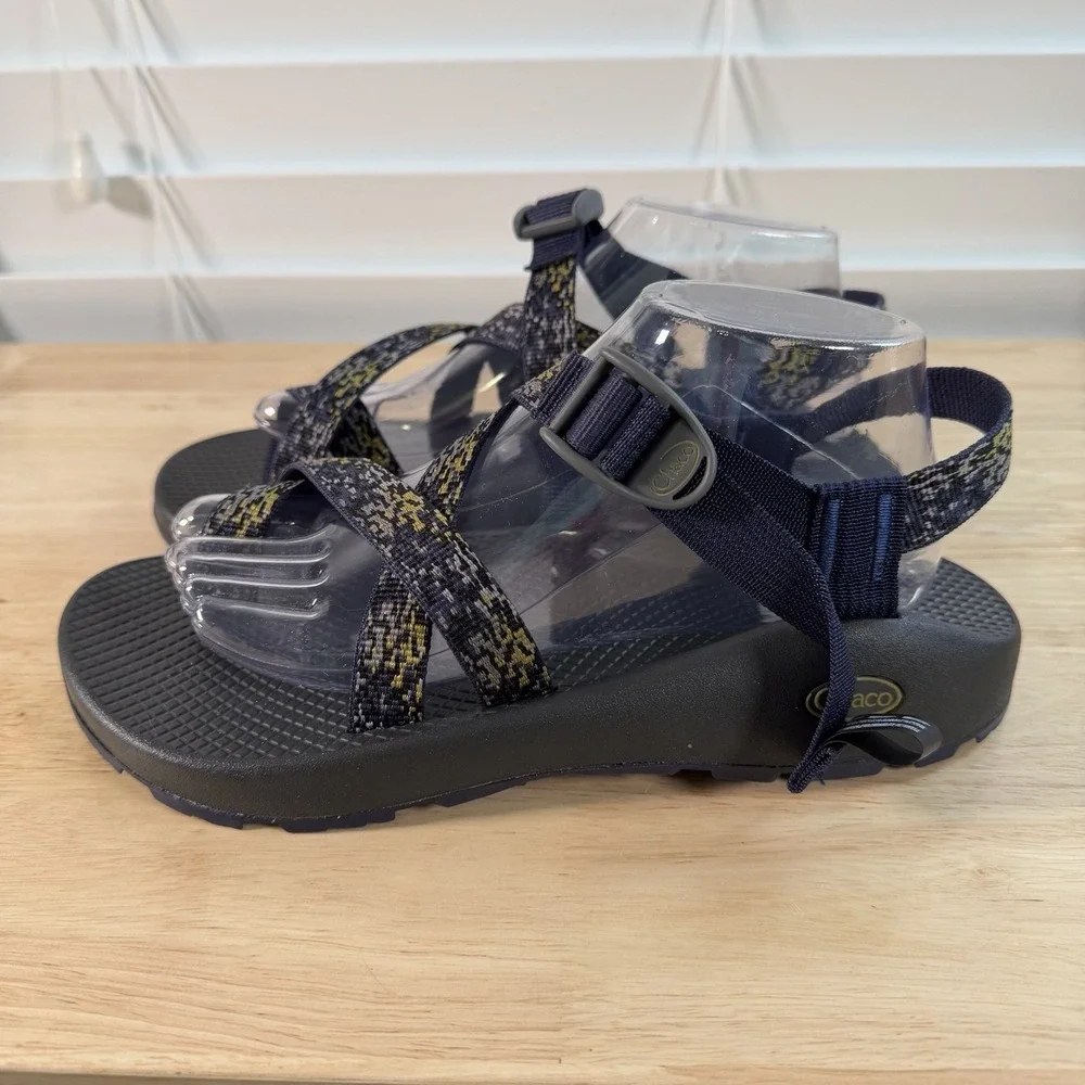 Chaco Z2 Classic Sandals Mens Sz 9 Navy Blue Adjustable Strap New Hiking Outdoor